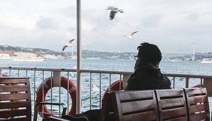 stake官方-阿德耶米门前抢点破门，拜尔横传送助攻！多特1-0领先奥格斯堡